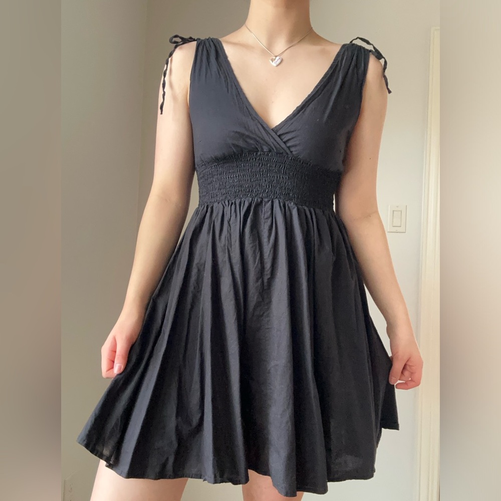 Black babydoll dress with tie-up straps and ruching on the bust #flowy